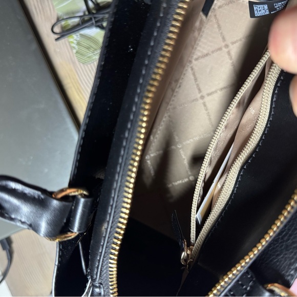 Michael Kors Reed Signature Logo Small Sachet Handbag- ***RESERVED FOR HEATHER** - Picture 4 of 9